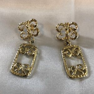 ✅ Gold Dangle Earrings